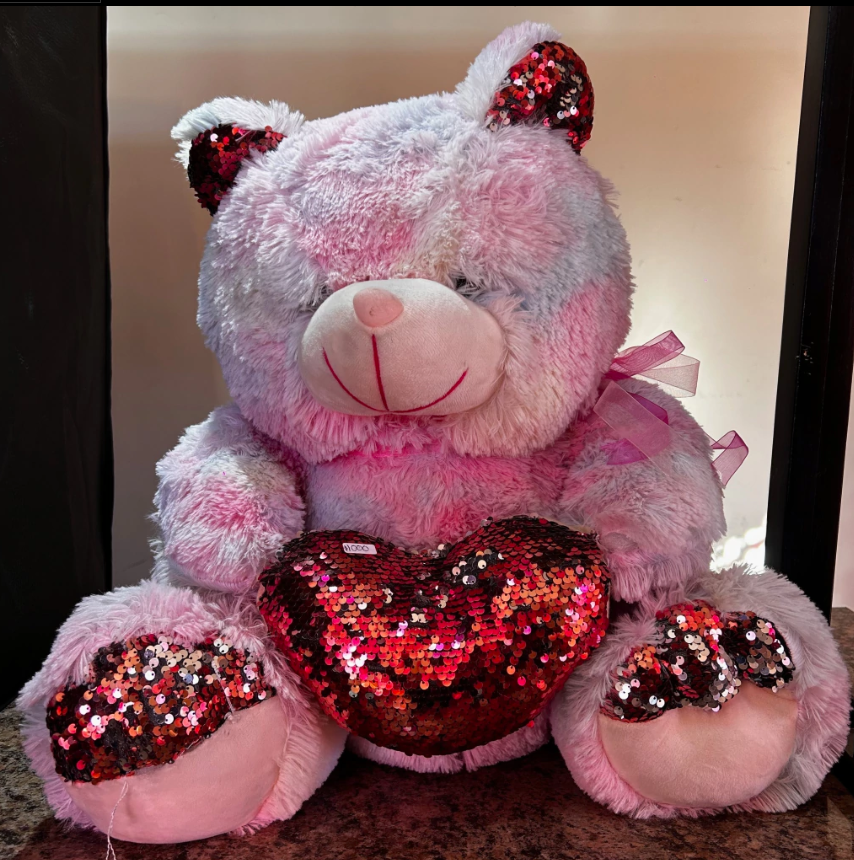 Oso de peluche de colores con corazón